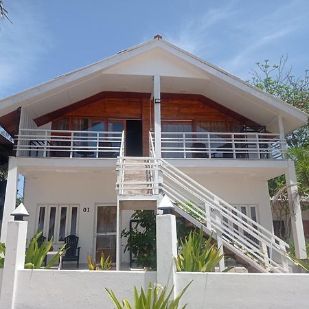 Golden Beach Cottages Тринкомалі Екстер'єр фото