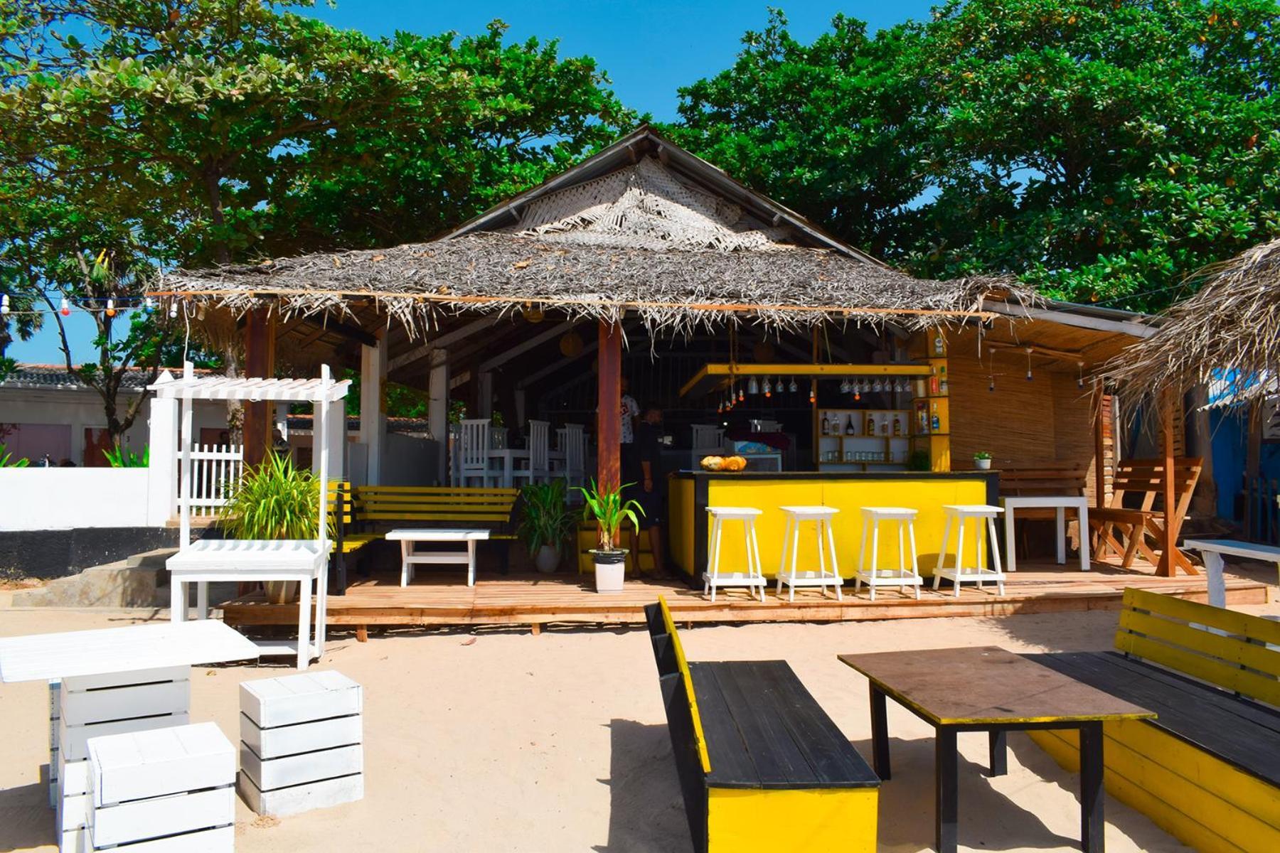 Golden Beach Cottages Тринкомалі Екстер'єр фото